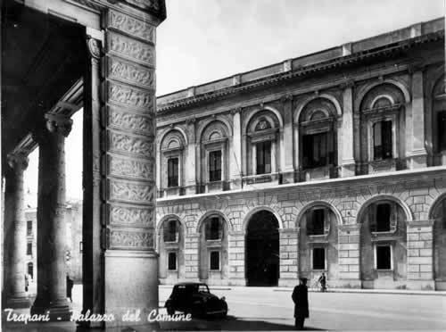 Vecchia Trapani 074 - Trapani - Cartolina - Palazzo del Comune.jpg